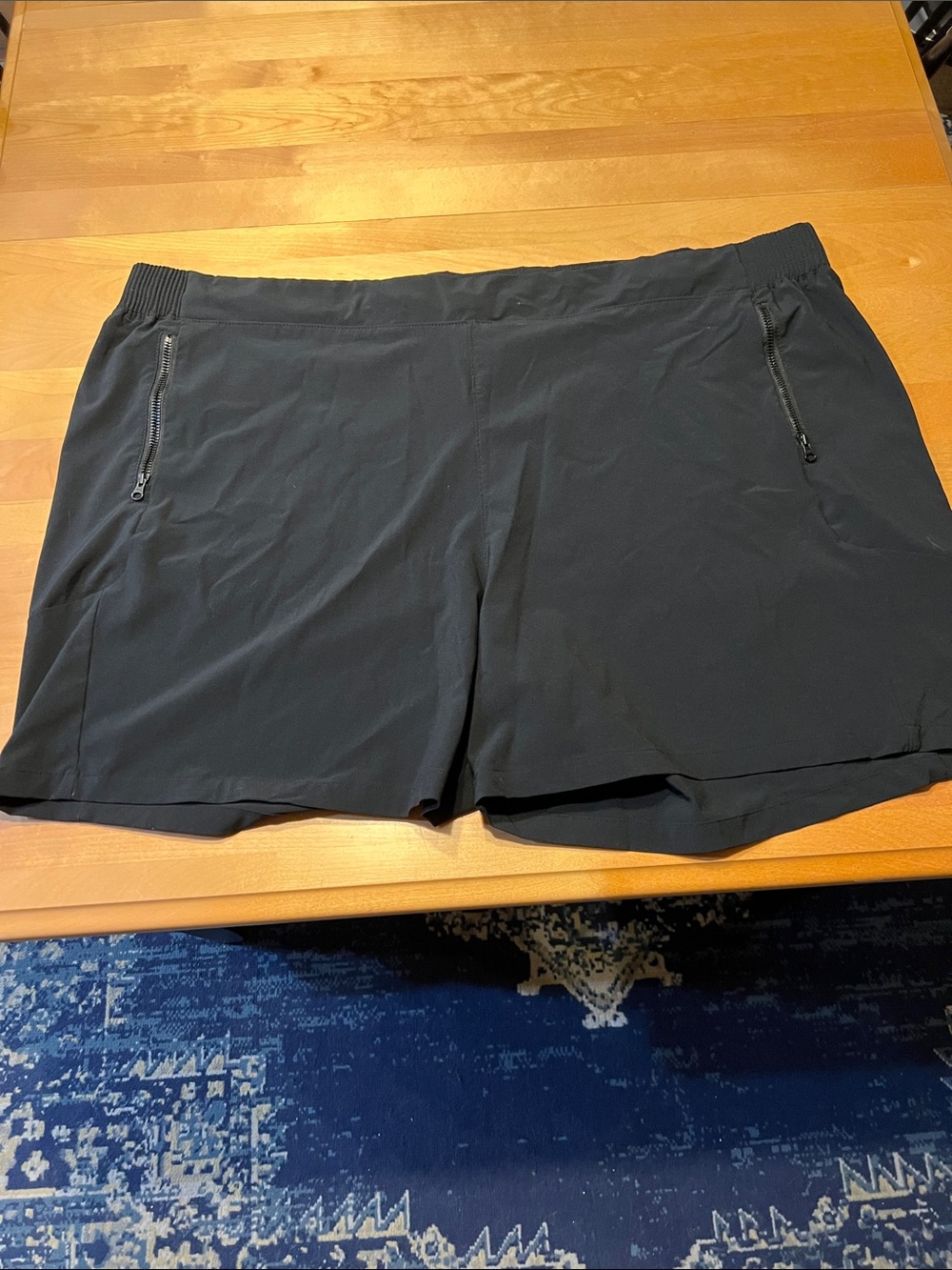 Columbia 3x plus black shorts